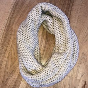 Chunky circle scarf